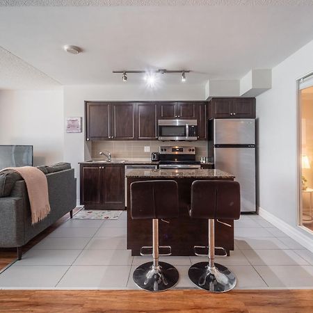 Spacious 2 Bedroom Plus Den, 2 Bath, Sleeps 5 With Balcony And Lakeview Downtown Toronto Condo Exterior foto