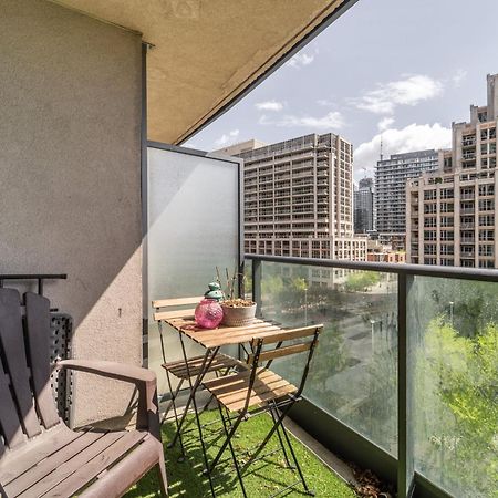 Spacious 2 Bedroom Plus Den, 2 Bath, Sleeps 5 With Balcony And Lakeview Downtown Toronto Condo Exterior foto