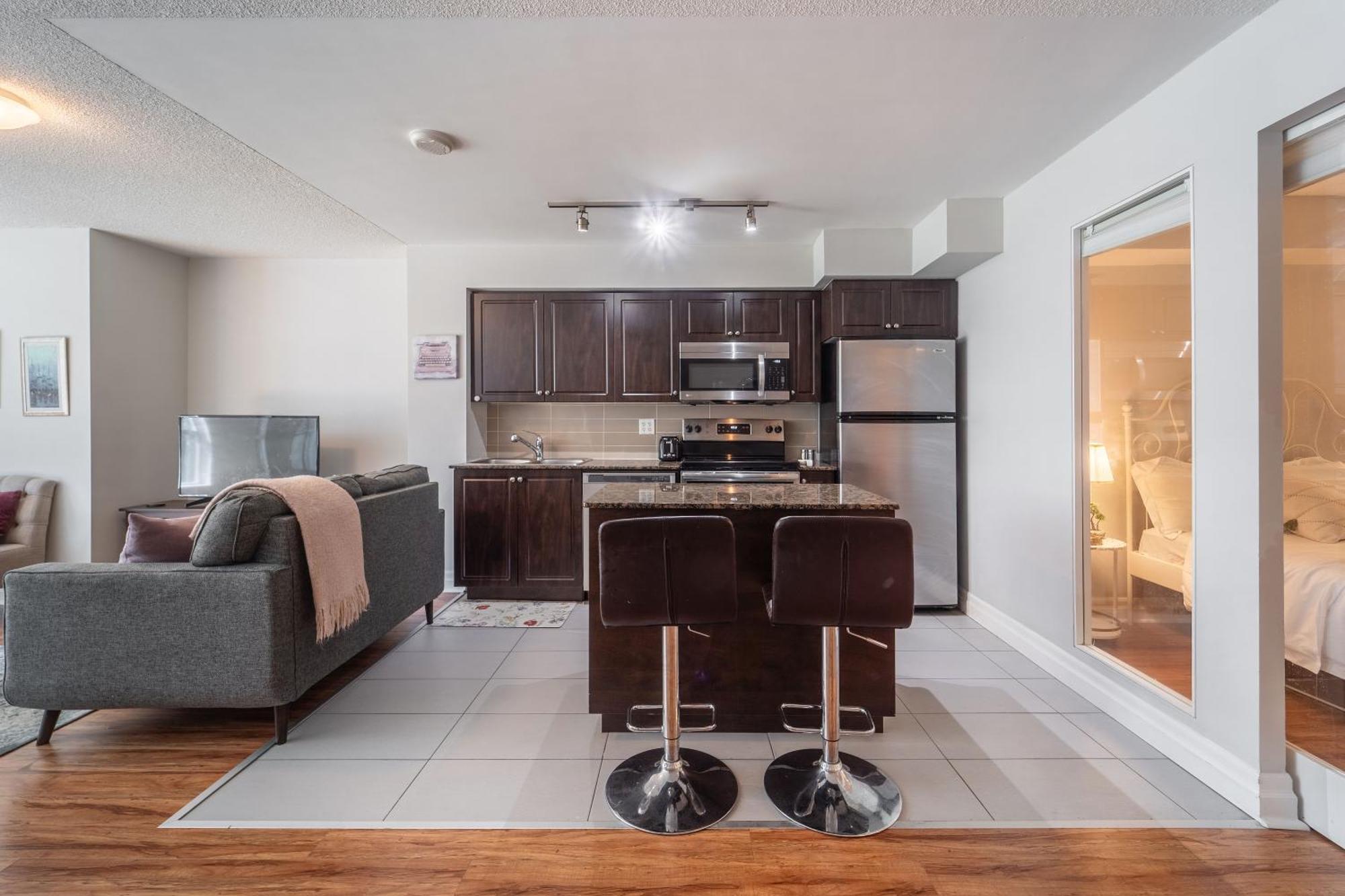 Spacious 2 Bedroom Plus Den, 2 Bath, Sleeps 5 With Balcony And Lakeview Downtown Toronto Condo Exterior foto
