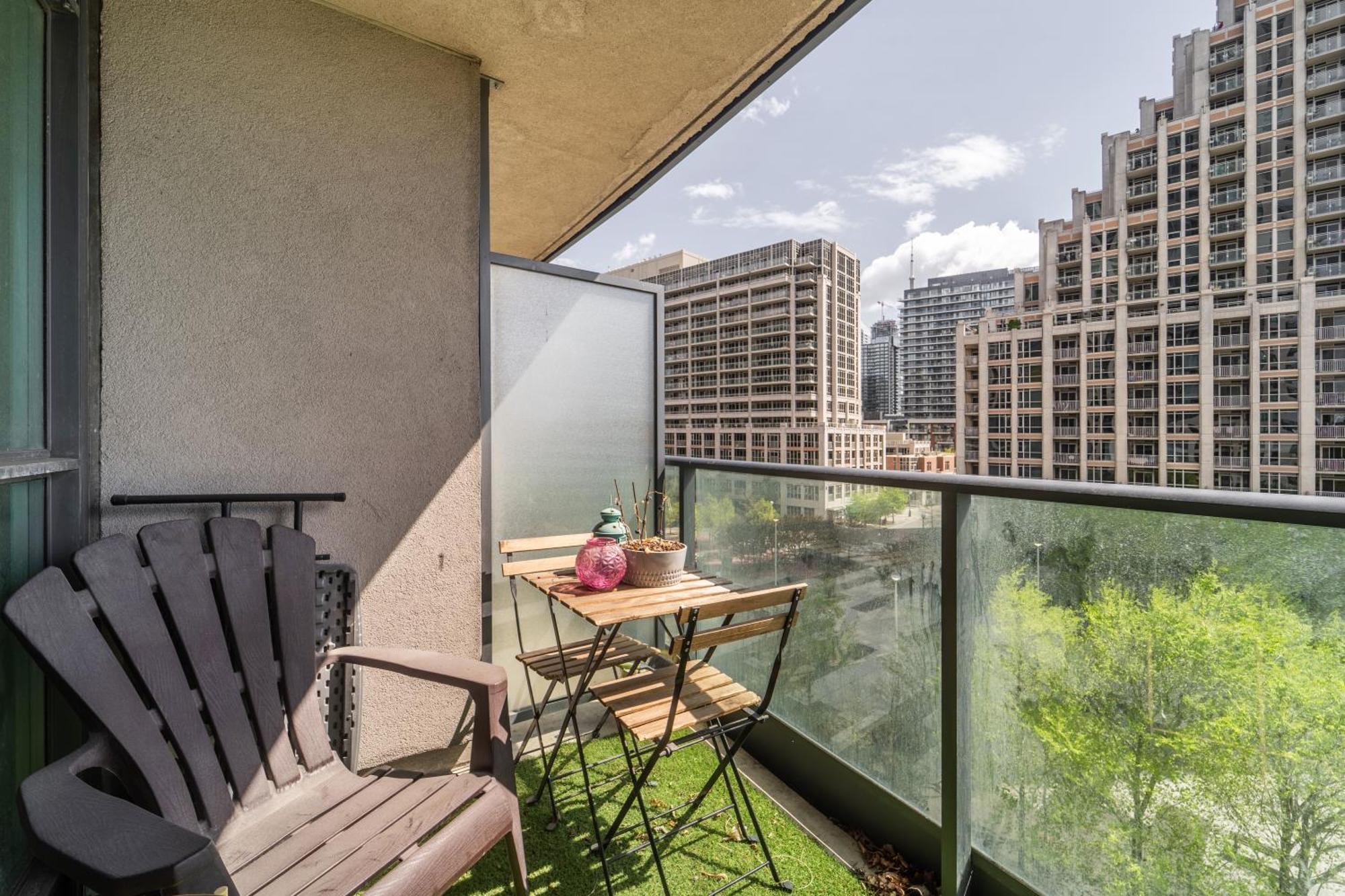 Spacious 2 Bedroom Plus Den, 2 Bath, Sleeps 5 With Balcony And Lakeview Downtown Toronto Condo Exterior foto