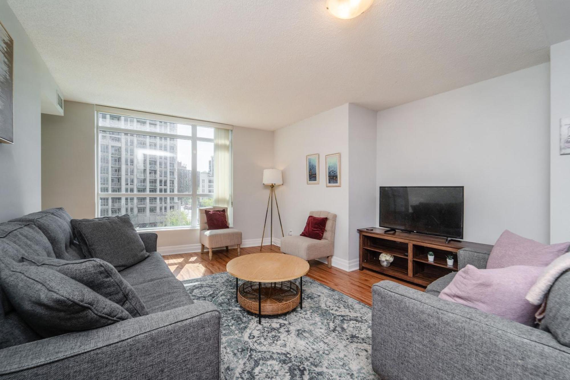 Spacious 2 Bedroom Plus Den, 2 Bath, Sleeps 5 With Balcony And Lakeview Downtown Toronto Condo Exterior foto