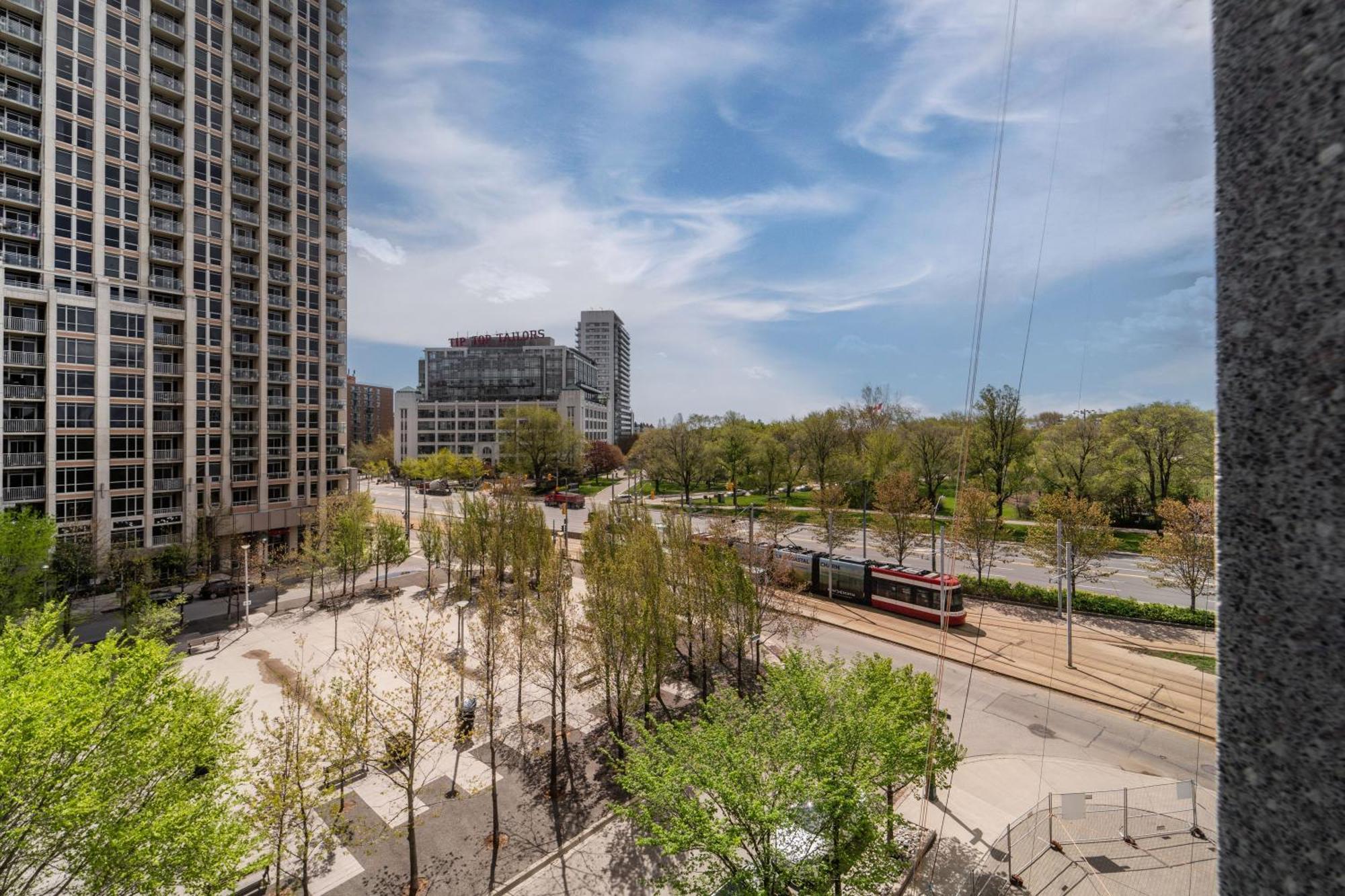 Spacious 2 Bedroom Plus Den, 2 Bath, Sleeps 5 With Balcony And Lakeview Downtown Toronto Condo Exterior foto